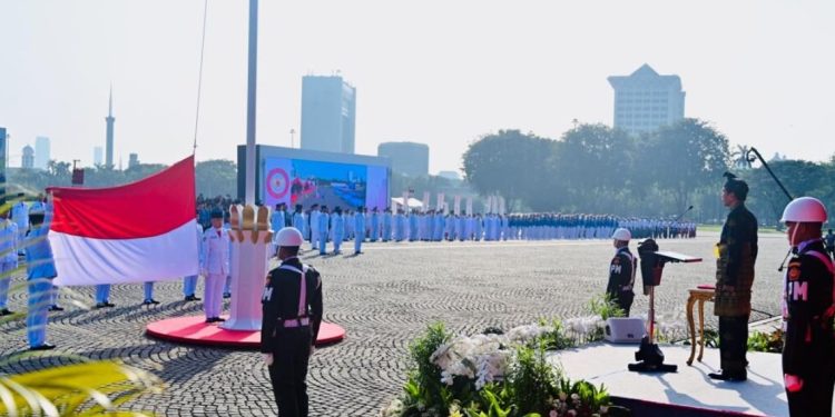Presiden Joko Widodo bertindak selaku inspektur upacara memimpin Upacara Peringatan Hari Lahir Pancasila yang digelar di Sisi Selatan Monumen Nasional