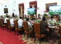 Presiden Joko Widodo menggelar rapat terbatas bersama jajarannya di Istana Merdeka