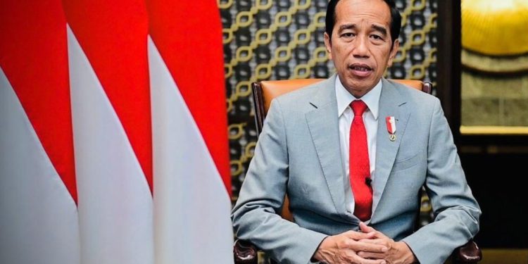 Presiden Joko Widodo menyampaikan keterangannya yang disiarkan langsung melalui kanal YouTube Sekretariat Presiden