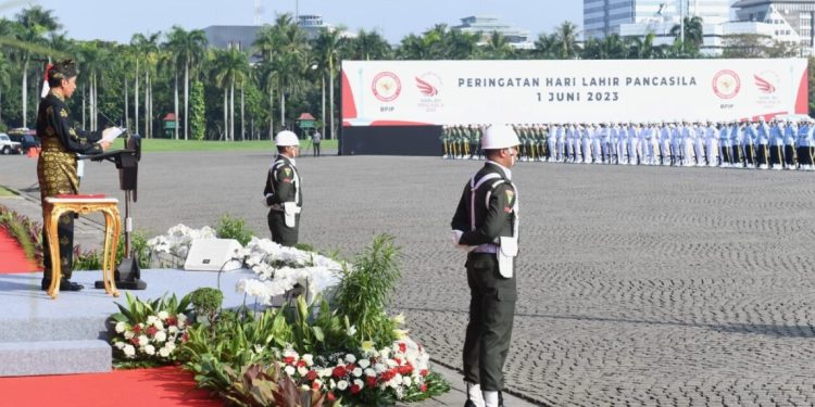 residen Joko Widodo menyampaikan amanatnya saat memimpin Upacara Peringatan Hari Lahir Pancasila yang digelar di Sisi Selatan Monumen Nasional