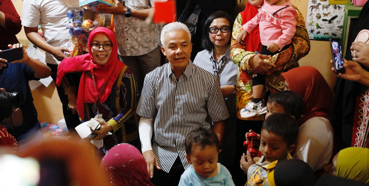 Ganjar Pranowo meninjau penanganan stunting di Posyandu Pundungsari, Desa Mranggen, Kecamatan Polokarto, Kabupaten Sukoharjo