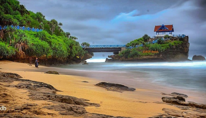 Keindahan Pantai Kukup Gunungkidul