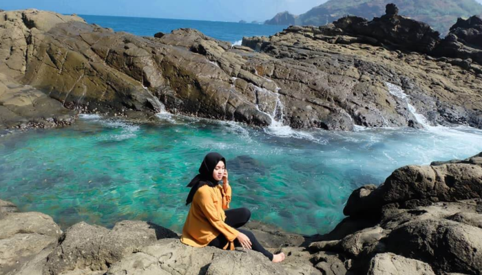 Pesona pantai wediombo gunung kidul