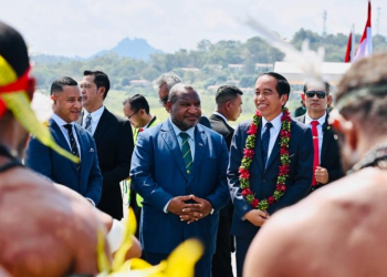 Presiden Joko Widodo beserta rombongan tiba di Bandara International Jacksons, Port Moresby, Papua Nugini