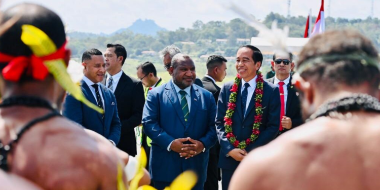 Presiden Joko Widodo beserta rombongan tiba di Bandara International Jacksons, Port Moresby, Papua Nugini