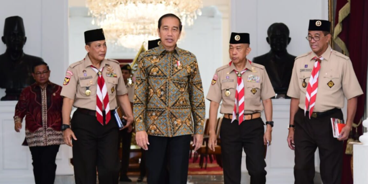 Presiden Joko Widodo menerima kunjungan Ketua Kwartir Nasional Gerakan Pramuka, Budi Waseso