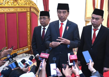 Presiden Joko Widodo menyampaikan keterangannya selepas melantik Budi Arie Setiadi sebagai Menkominfo di Istana Negara