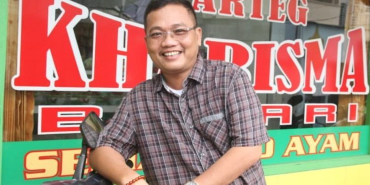 Sayudi adalah pencetus waralaba Warteg Kharisma Bahari