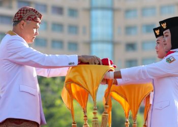 Gubernur Jawa Tengah Ganjar Pranowo Saat melakukan Upacara Peringatan HUT RI di Semarang