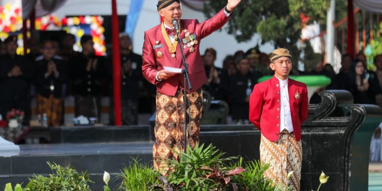 Gubernur Jawa Tengah Ganjar Pranowo memimpin upacara HUT ke-78 Provinsi Jawa Tengah