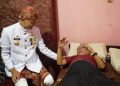 Gubernur Jawa Tengah Ganjar Pranowo menemui Ramidjan Suhadi Veteran AL