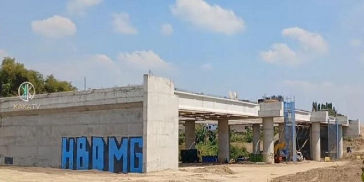 Kontruksi Jembatan Jebul yang merupakan jembatan terpanjang di tol Jogja Solo