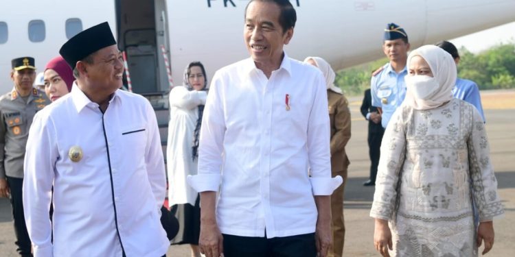 Presiden Joko Widodo dan Ibu Iriana Joko Widodo melakukan kunjungan kerja ke Kota Pekalongan, Provinsi Jawa Tengah