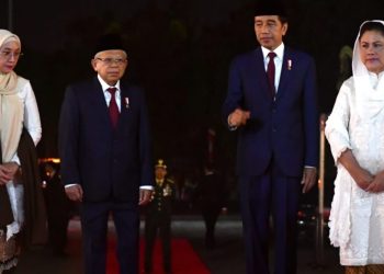 Presiden Joko Widodo memimpin apel kehormatan dan renungan suci di Taman Makam Pahlawan Nasional Utama Kalibata
