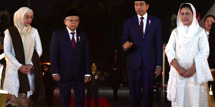 Presiden Joko Widodo memimpin apel kehormatan dan renungan suci di Taman Makam Pahlawan Nasional Utama Kalibata