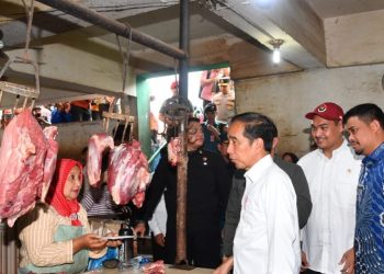 Presiden Joko Widodo mengunjungi Pasar Sukaramai, Kota Medan, dalam kunjungan kerjanya ke Provinsi Sumatra Utara