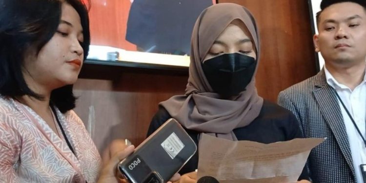 Profil dan Biodata Oklin Fia Lengkap