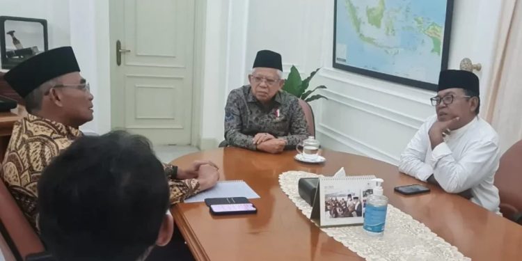 Wakil Presiden Ma'ruf Amin menerima Menko PMK Muhadjir Effendy di Istana Wakil Presiden