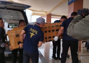 Ajudan Kapolda Kapolda Kalimantan Utara Irjen Daniel Aditya Jaya yakni Brigpol Setyo Herlambang saat akan menjalani autopsi di RS Bhayangkara Semarang