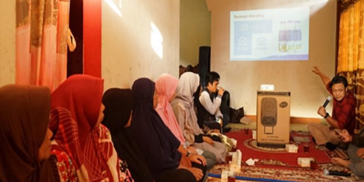 Dosen Prodi Ilmu Ekonomi FBE UII Arif Fajar Wibisono, melaksanakan kegiatan pemberdayaan masyarakat di Kalurahan Purwobinangun, Kapanewon Pakem, Kabupaten Sleman, yang berada di kawasan lereng gunung Merapi.