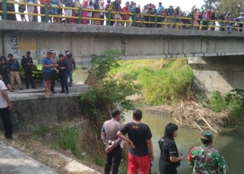 Geger adanya penemuan mayat mengapung di sungai serang tepatnya di jembatan Graulan, Giripeni Wates