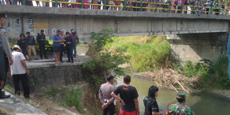 Geger adanya penemuan mayat mengapung di sungai serang tepatnya di jembatan Graulan, Giripeni Wates