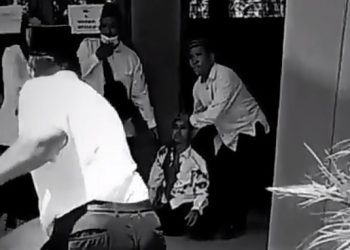 Guru Dibacok Murid kareta tak terima nilai PTS Jelek