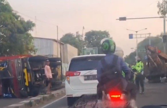 Kecelakaan Truk di Ring Road Barat