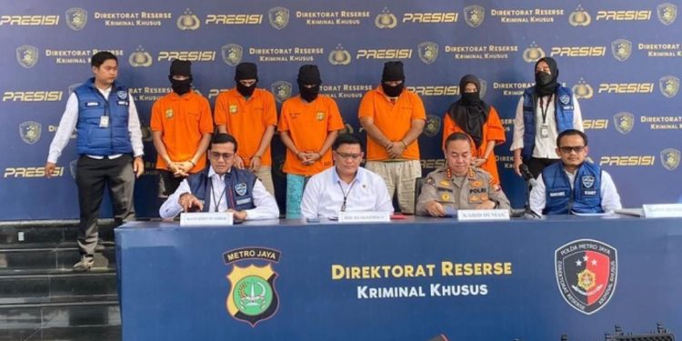 Polda Metro Jaya membongkar rumah produksi film porno di Jaksel