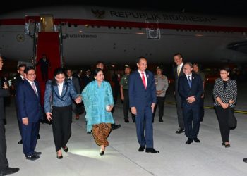Presiden Joko Widodo dan Ibu Iriana Joko Widodo mendarat di Bandar Udara Internasional Soekarno-Hatta, Tangerang