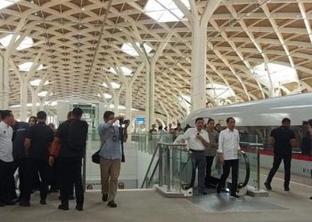 Presiden RI Joko Widodo melakukan uji coba operasional kereta api (KA) cepat relasi Jakarta-Bandung dari Stasiun KCJB Halim