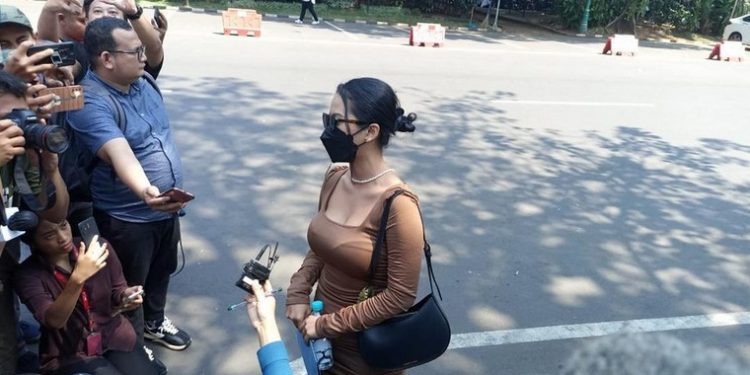 Siskaeee Datangi Polisi soal Produksi Film Dewasa Menggunakan Pakaian Ketat