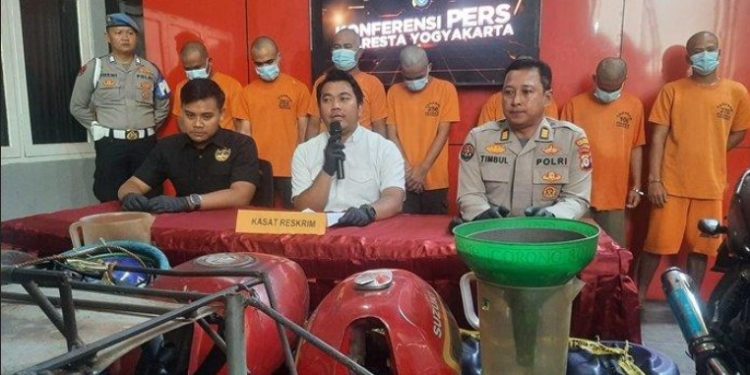 Suasana jumpa pers Polresta Jogja mengungkap sindikat penjualan BBM subsidi