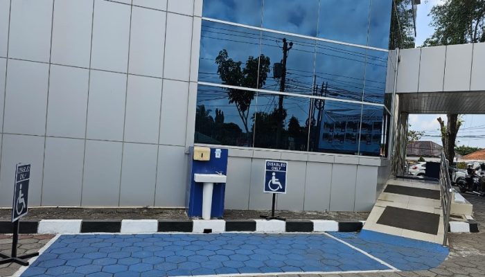Tempat Parkir Disabel di BRI Cabang Purworejo