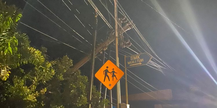 Tiang Listrik di Turi Patah