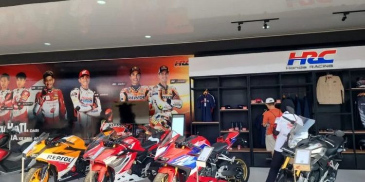 Booth Honda di Sirkuit Internasional Mandalika, Lombok Tengah, NTB, pada ajang MotoGP Mandalika yang bergulir 13-15 Oktober 2023