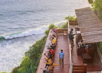 Harga Tiket dan Menu Puncak Sosok