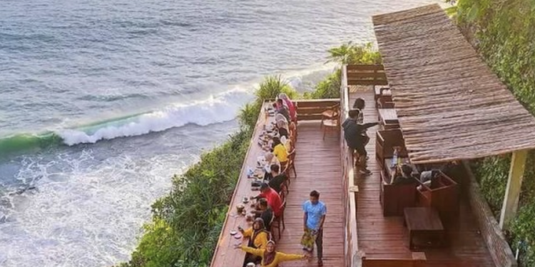 Harga Tiket dan Menu Puncak Sosok