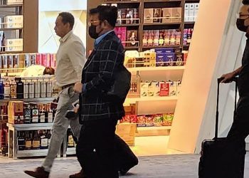 Menteri Pertanian Syahrul Yasin Limpo berjalan keluar setibanya dari luar negeri di Terminal 3 Bandara Soekarno Hatta, Tangerang, Banten