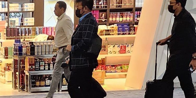 Menteri Pertanian Syahrul Yasin Limpo berjalan keluar setibanya dari luar negeri di Terminal 3 Bandara Soekarno Hatta, Tangerang, Banten