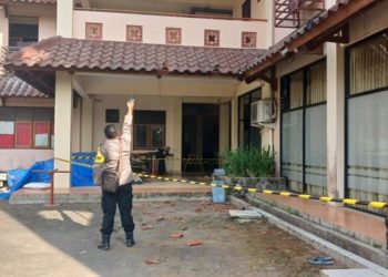 Polisi saat melakukan olah TKP di lokasi tewasnya mahasiswi UMY di Kasihan