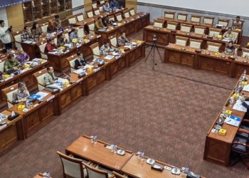 Rapat kerja Komisi I DPR bersama perwakilan Pemerintah dengan agenda pembahasan tingkat I RUU tentang pengesahan Treaty on the Prohibition of Nuclear Weapons atau Traktat Pelarangan Senjata Nuklir