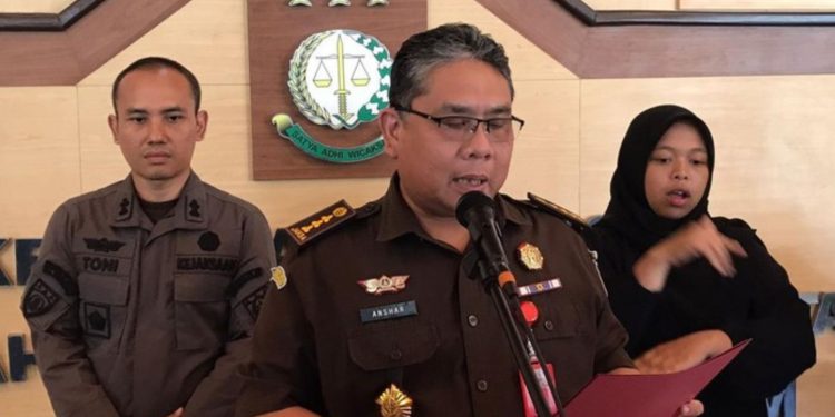 Aspidsus Kejati DIY Muhammad Anshar Wahyuddin saat mengumumkan dua tersangka baru mafia tanah kas desa Maguwoharjo, Sleman, di Kantor Kejati DIY