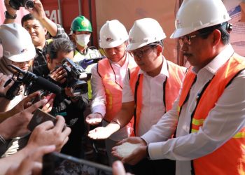 Bapanas meninjau bongkar muat beras impor dari Kamboja di Pelabuhan Tanjung Emas Semarang dan Gudang Bulog Randugarut