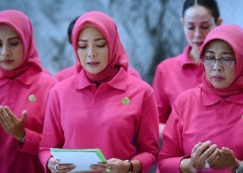 Eny Retno Yaqut memimpin doa bersama OASE Kabinet Indonesia Maju untuk kedamaian Palestina