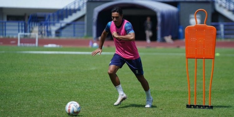 Ezra Walian Pemain Persib Bandung