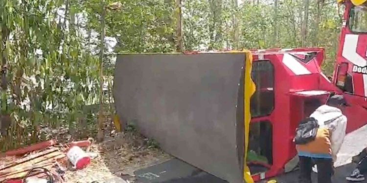 Foto kereta Kelinci terguling di Prambanan, Sleman