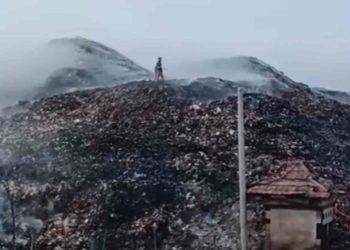 Kebakaran Tempat Pembuangan Akhir Jalupang Karawang