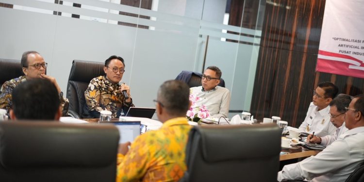 Kepala BPJPH M. Aqil Irham sedang memaparkan pemanfaatan AI dalam registrasi sertifikasi halal saat FGD bersama Wantannas