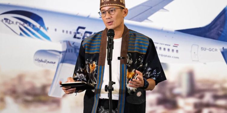 Menparekraf Sandiaga Uno saat Inauguration Flight Egypt Air di Terminal 3 Bandara Soekarno Hatta, Tangerang Banten